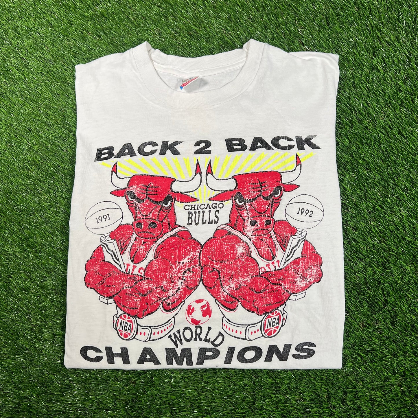 1992 Chicago Bulls White Back 2 Back Champos Tee Size Large USED v18230