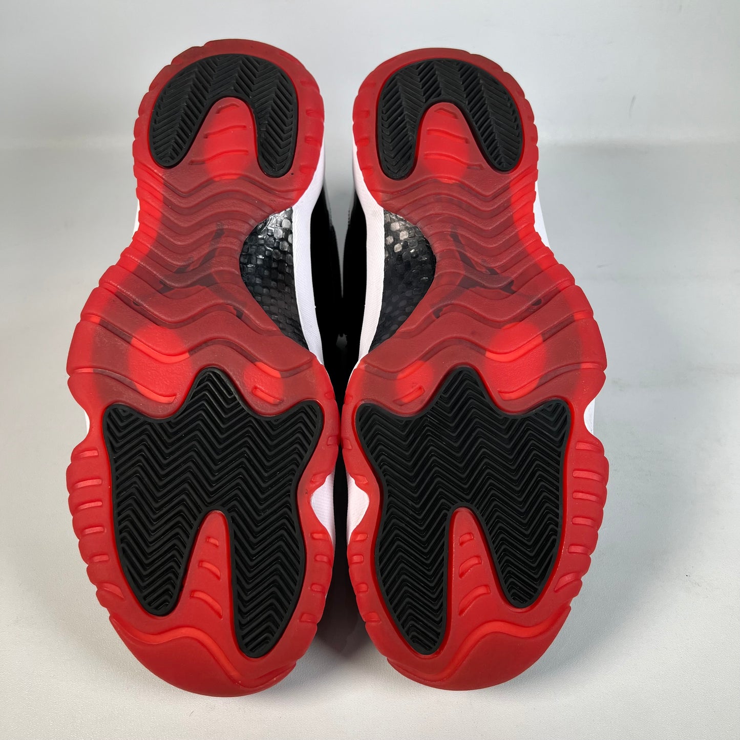 Jordan 11 Low Bred (2025) Size 10.5 USED s22375