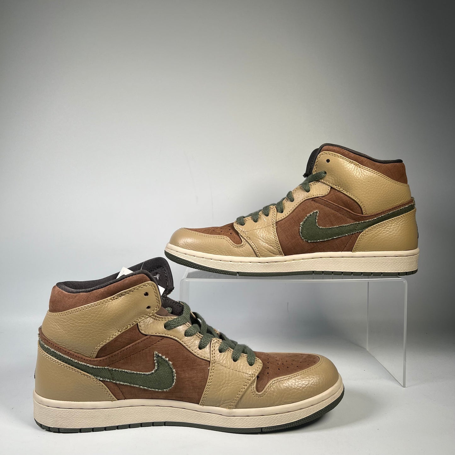 Jordan 1 Mid Armed Forces (2008) Size 10.5 USED s1086