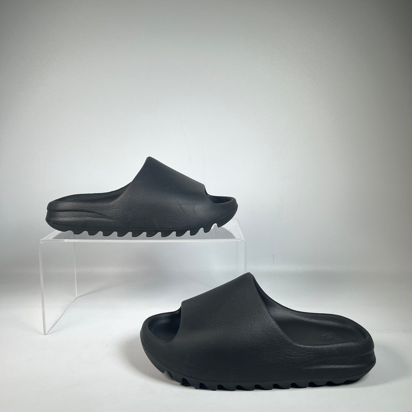 Yeezy Slide Onyx (2022) Size 5 USED s22201