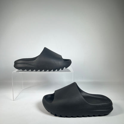 Yeezy Slide Onyx (2022) Size 5 USED s22201