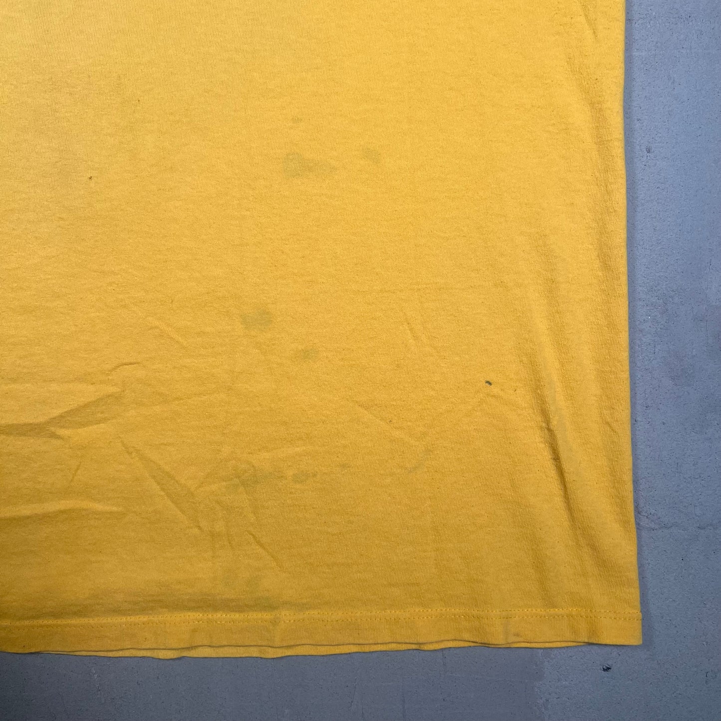 1990s Chicago Bulls Yellow Logo Tee Size XL USED v18976