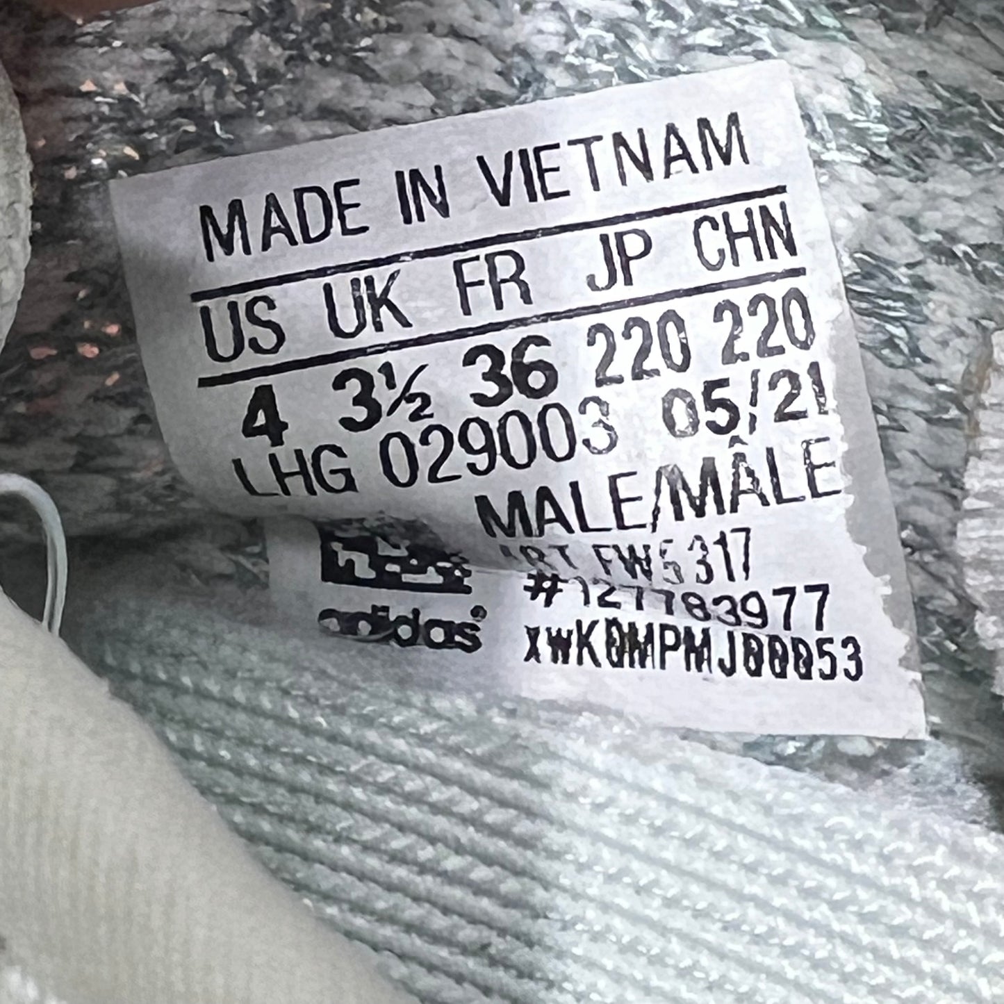 Adidas Yeezy 350 v2 Cloud Reflective Size 4 NEW s4421