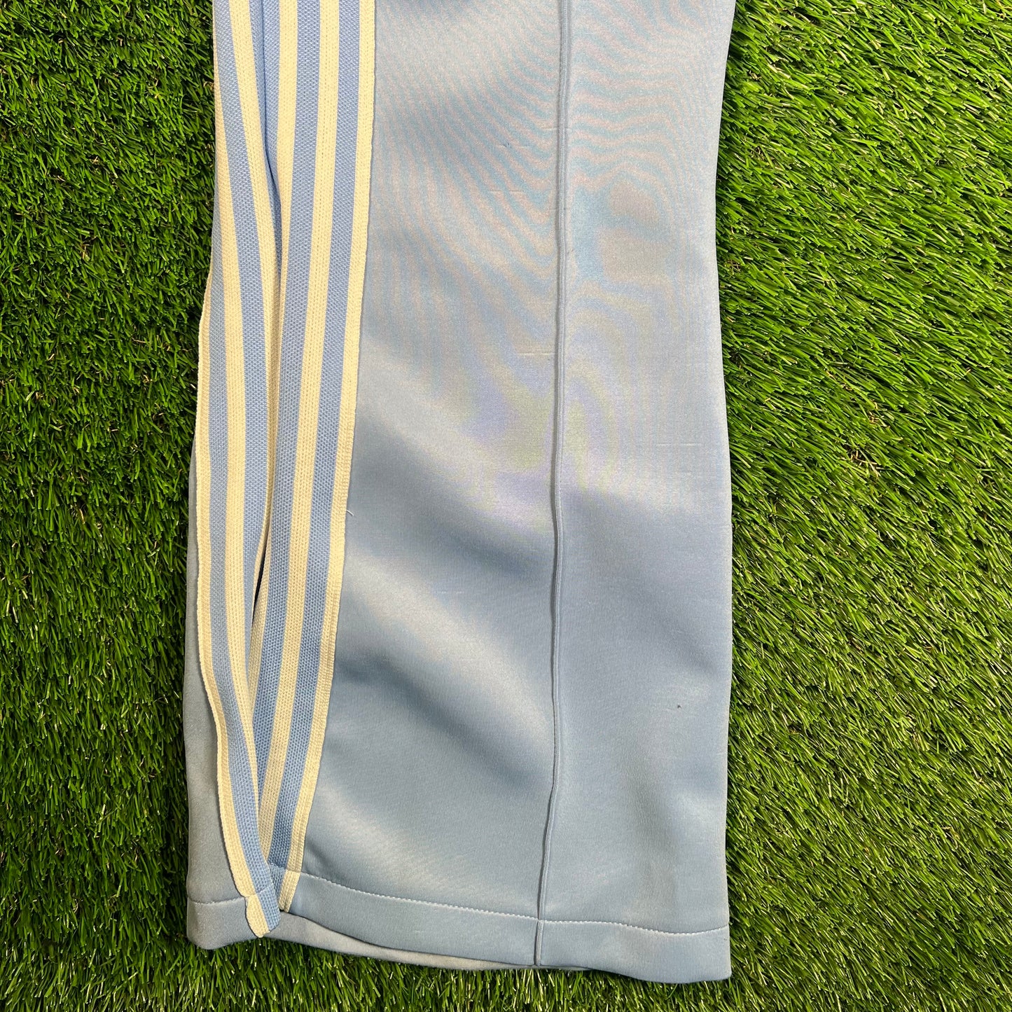 GV Gallery Raspberry Hills Light Blue Track Pants Size Medium USED x16403