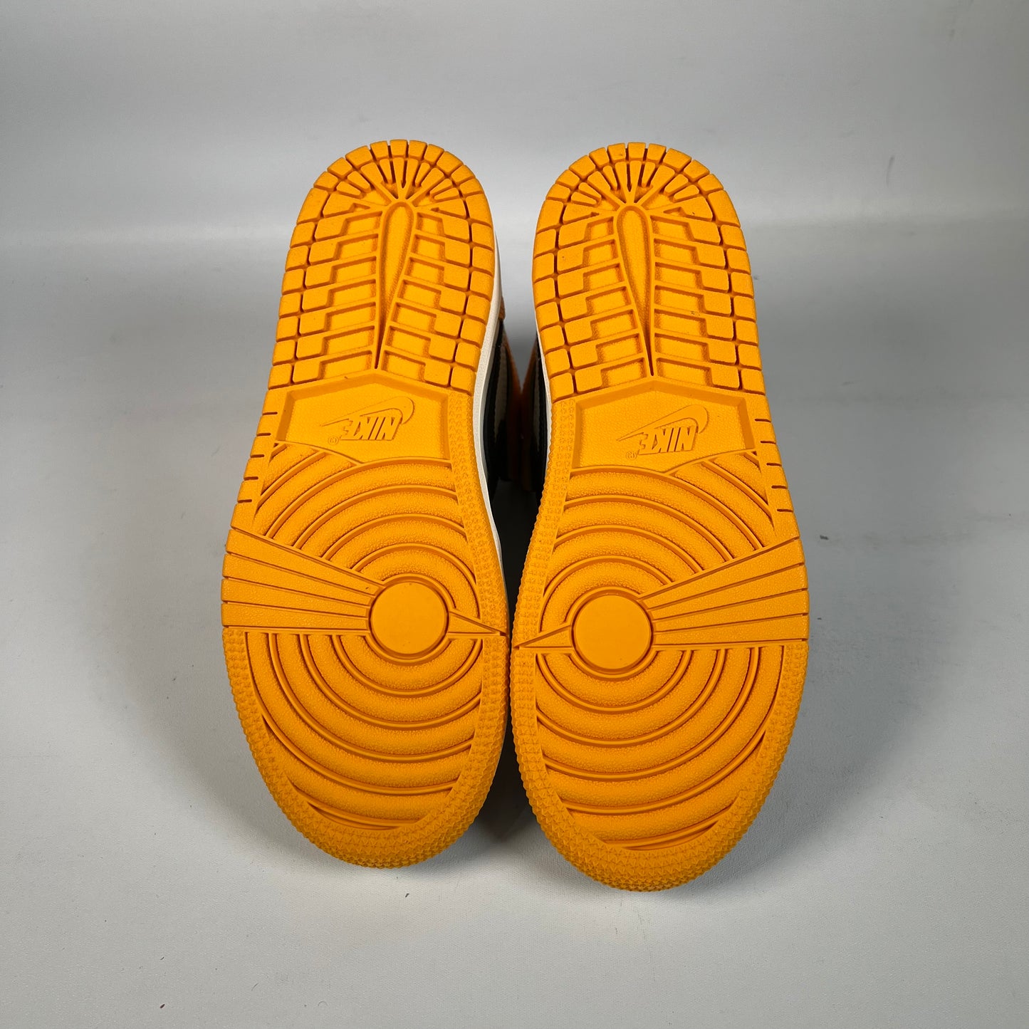Jordan 1 High Taxi (2022) Size 3y NEW s22415