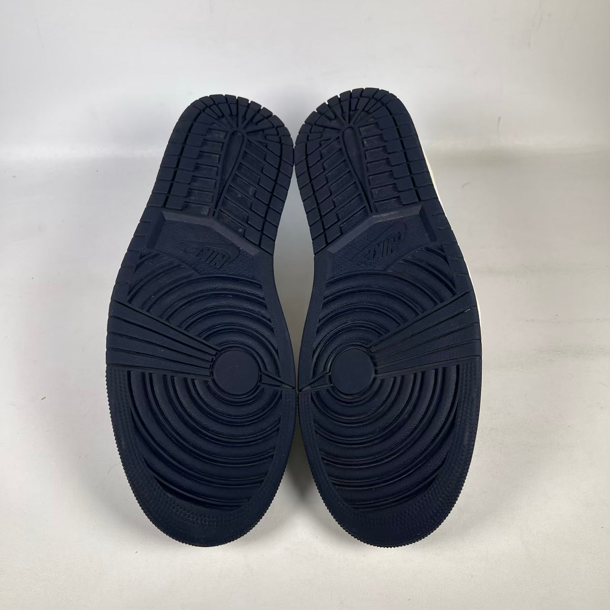 Jordan 1 Low Obsidian (2024) Size 11 USED s23705