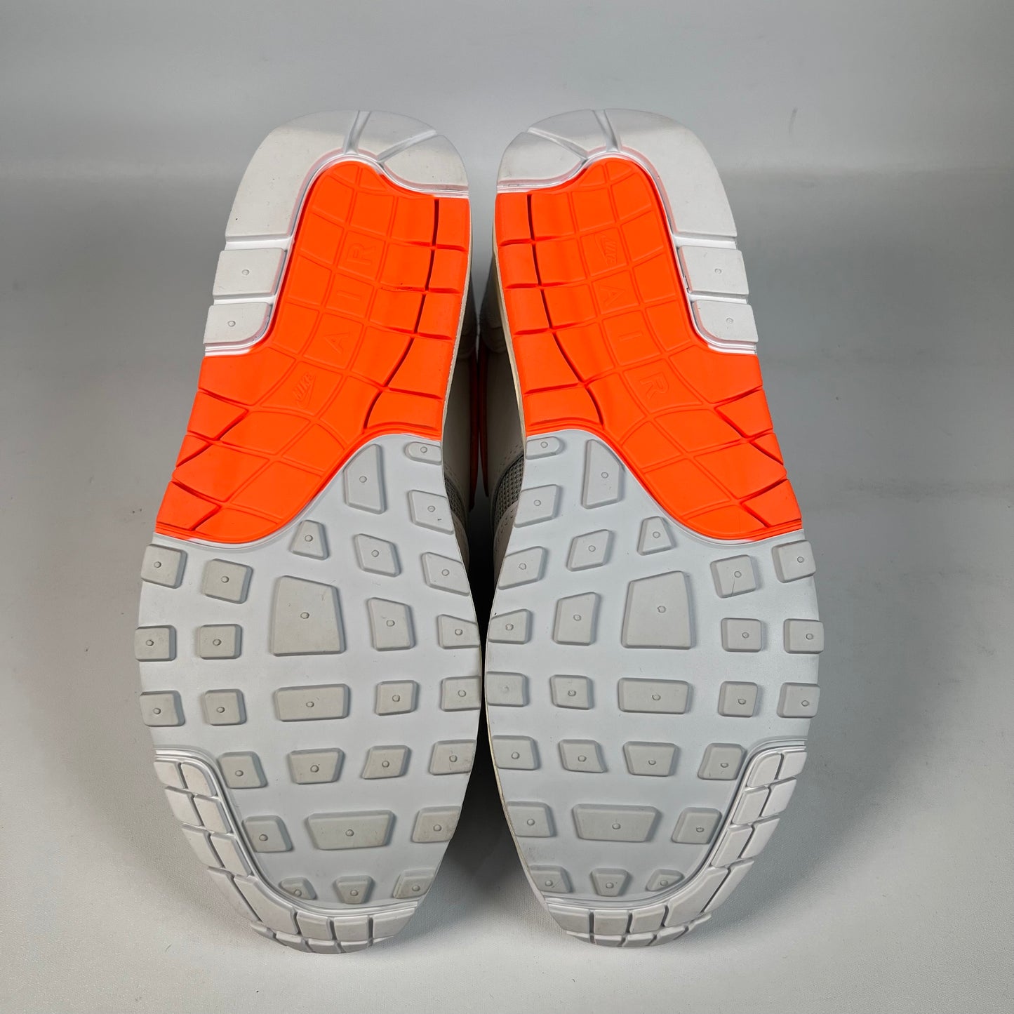 Nike Air Max 1 Patta Waves White Hyper Crimson (2026) Size 8.5 USED s22384