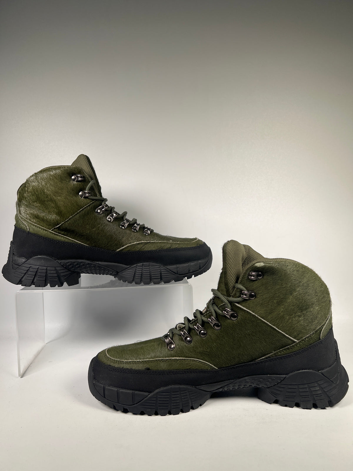 Vale Forever Grinch Hikers Size 12 USED s23809
