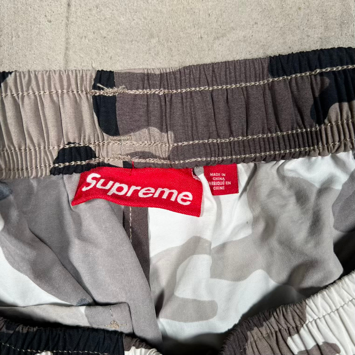 Supreme Contrast Zip Warm Up Pant Snow Camo (2025) Size Medium USED x18786