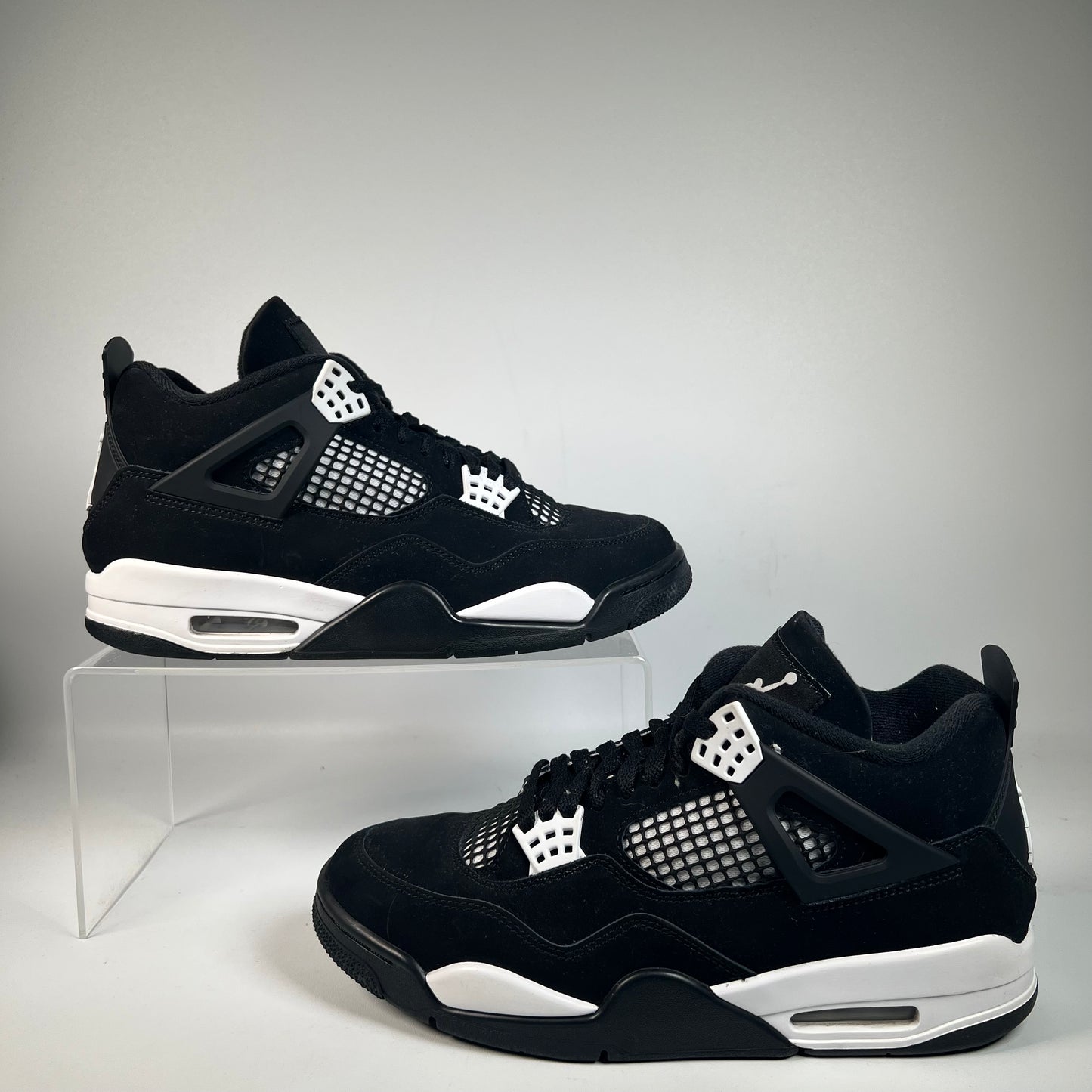 Jordan 4 White Thunder (2024) Size 8.5 USED s22021