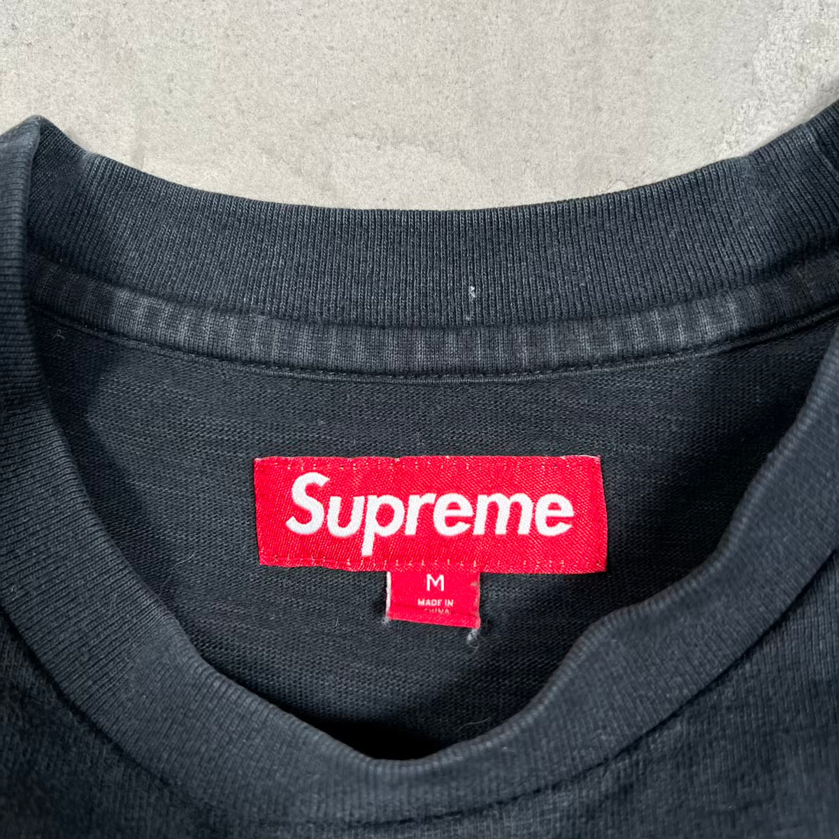 Supreme "Deja Vu" Black Tee Size Medium USED x18704