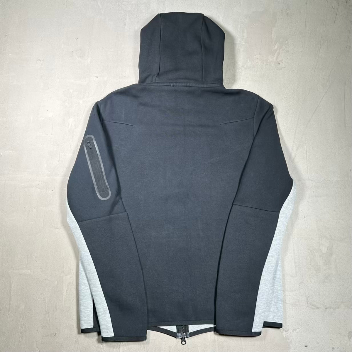 Nike Tech Black/Grey Hoodie Size Medium USED v20205