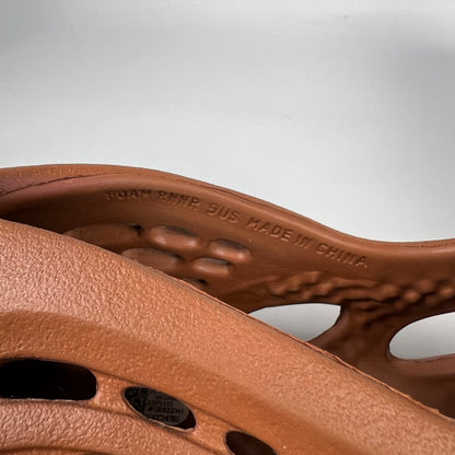 Yeezy Foam Runner Clay Red (2023) Size 9 USED s20063