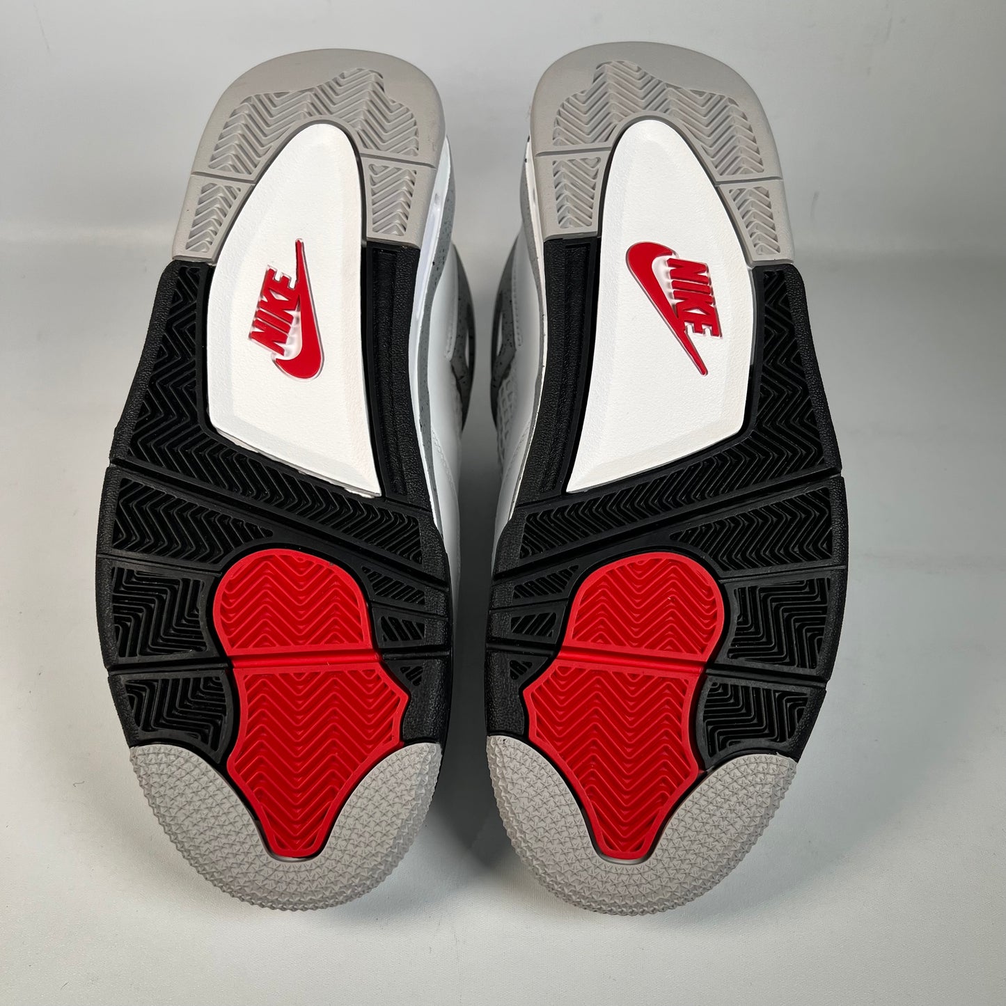 Jordan 4 White Cement (2025) Size 9 NEW s22420