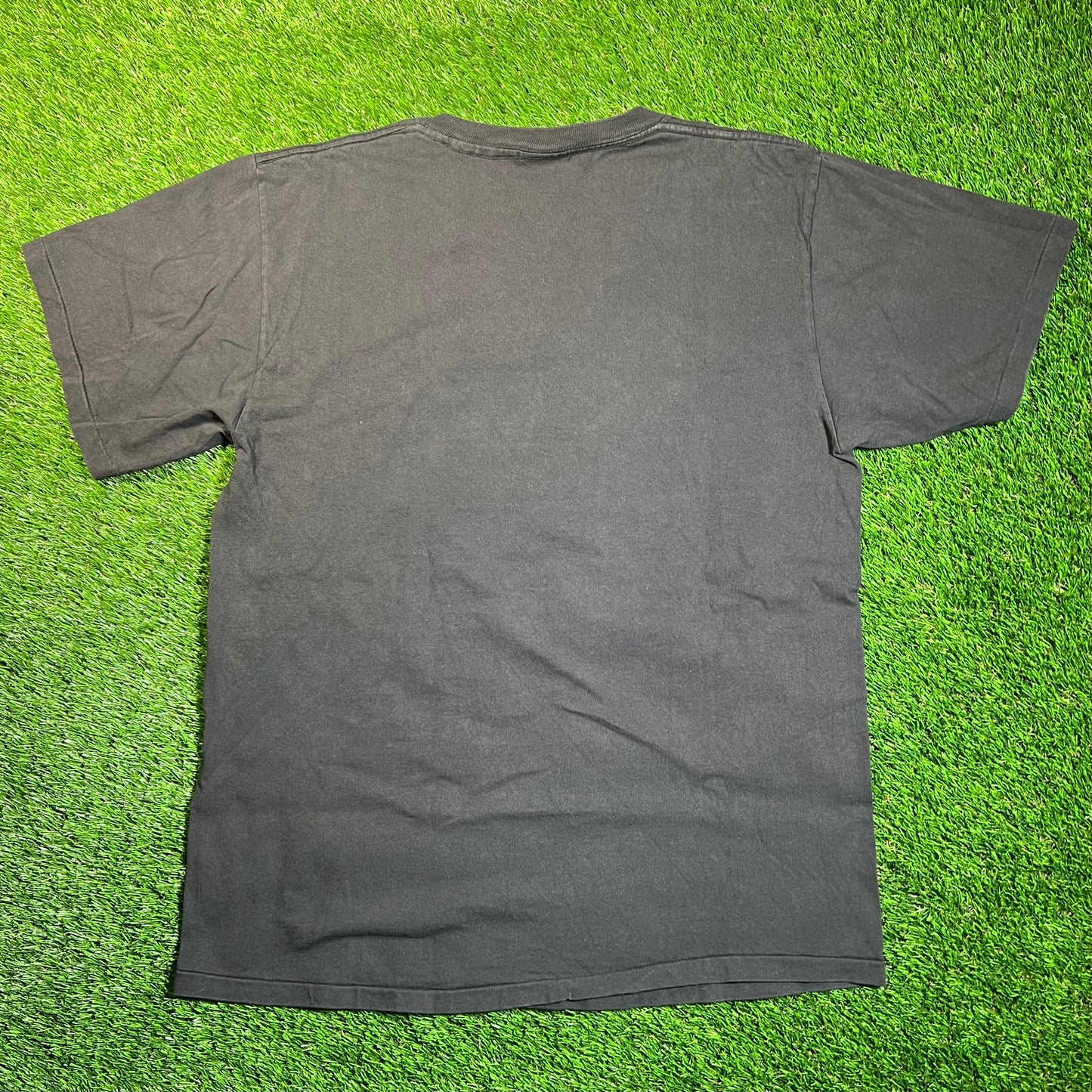 1997 Chicago Bulls 5 Rings Bull Black Tee Size Large USED v18870