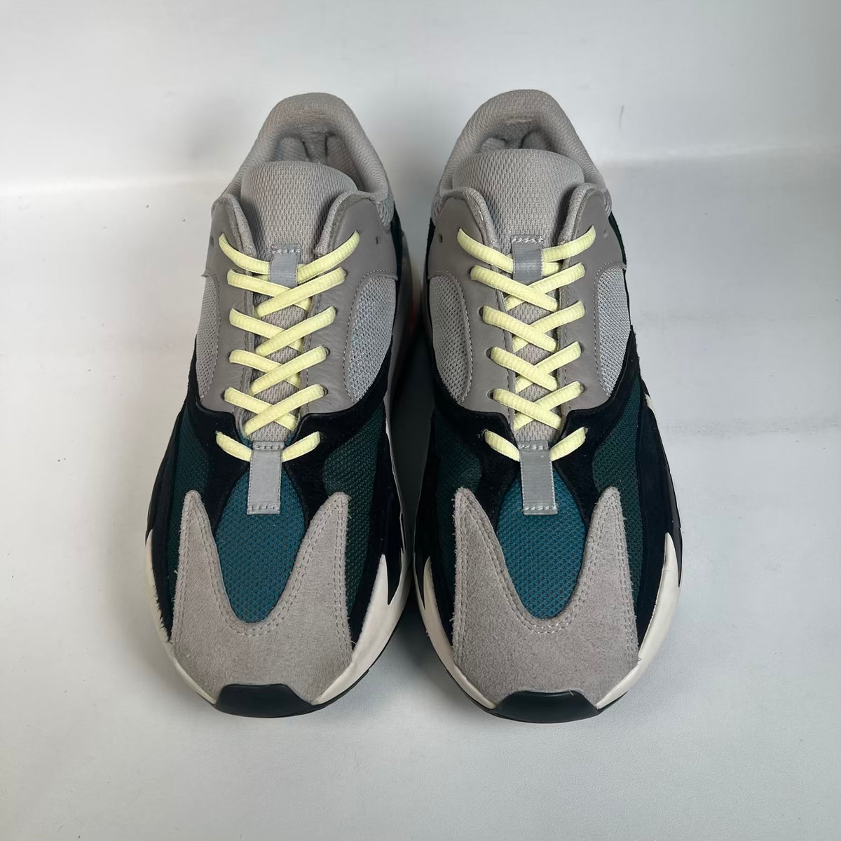 Yeezy 700 Wave Runner (2018) Size 10 USED s22755