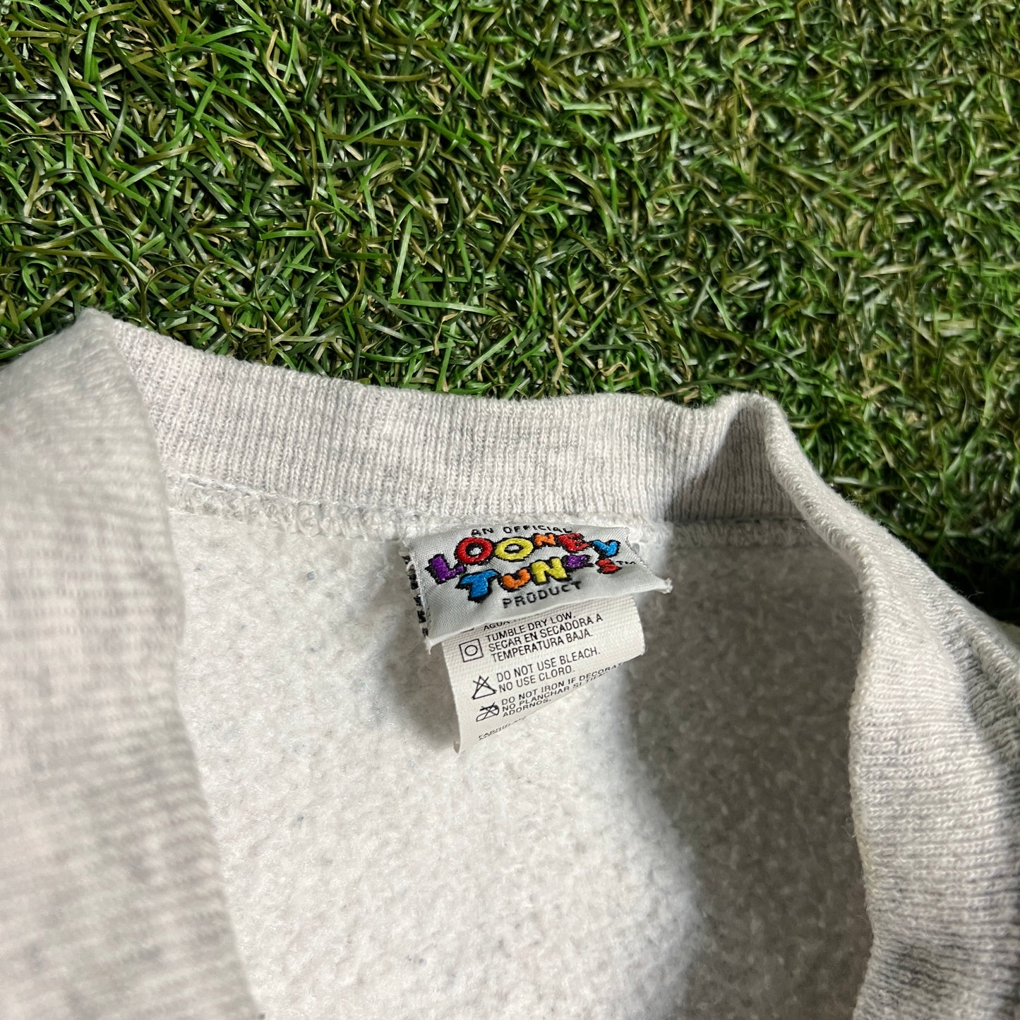 1996 Looney Tunes Tweety Bad As I Wanna Be Grey Crewneck Size Small USED V16122