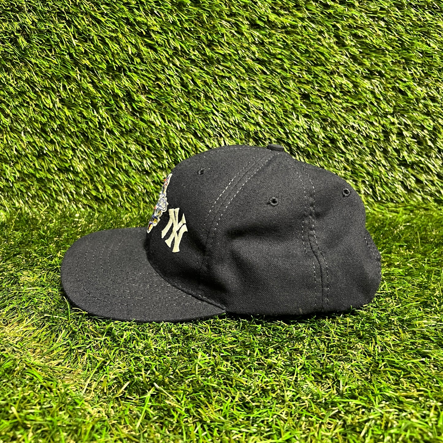 1999 Yankees vs Braves World Series Hat USED v16089