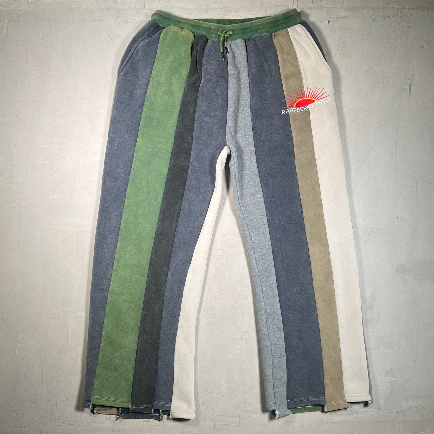 GV Gallery Raspberry Hills Bonsai Sweatpants Size XL USED x17490
