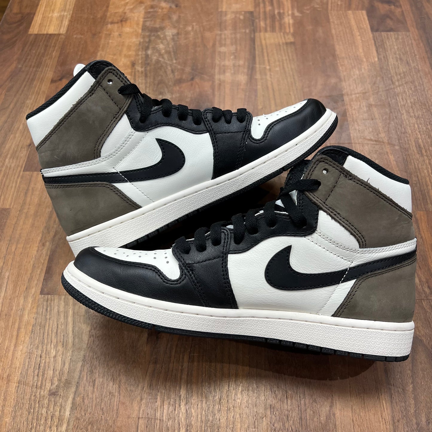 Jordan 1 Mocha Size 8.5 USED s16366