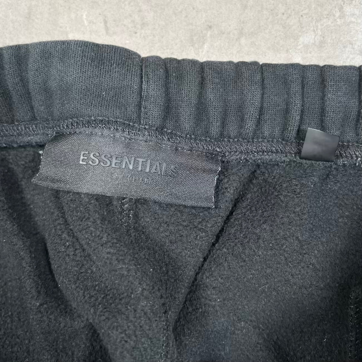Essentials Fear Of God Black Shorts Size Medium USED x18796