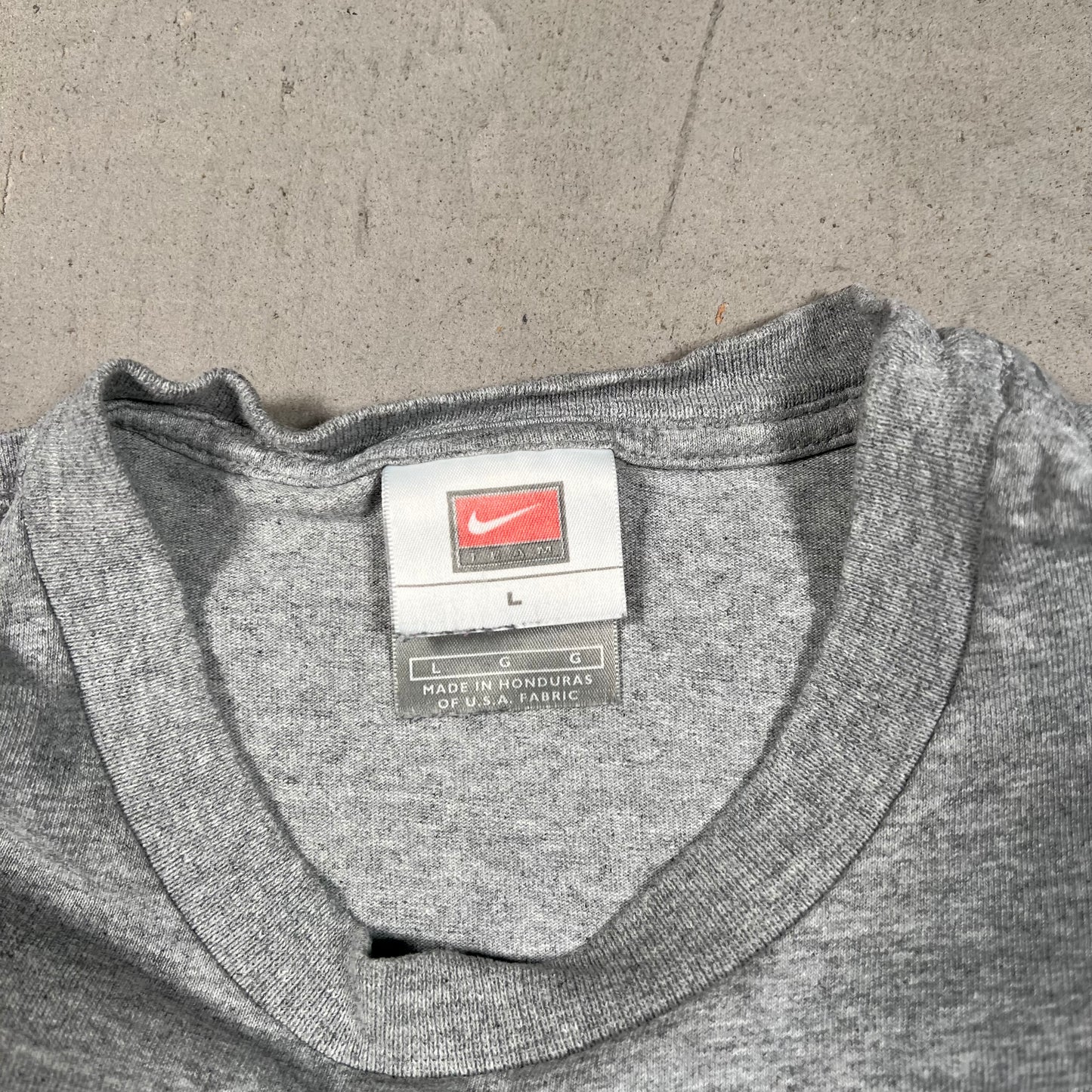 Y2K Nike Grey Small Check Tee Size Large USED v19366