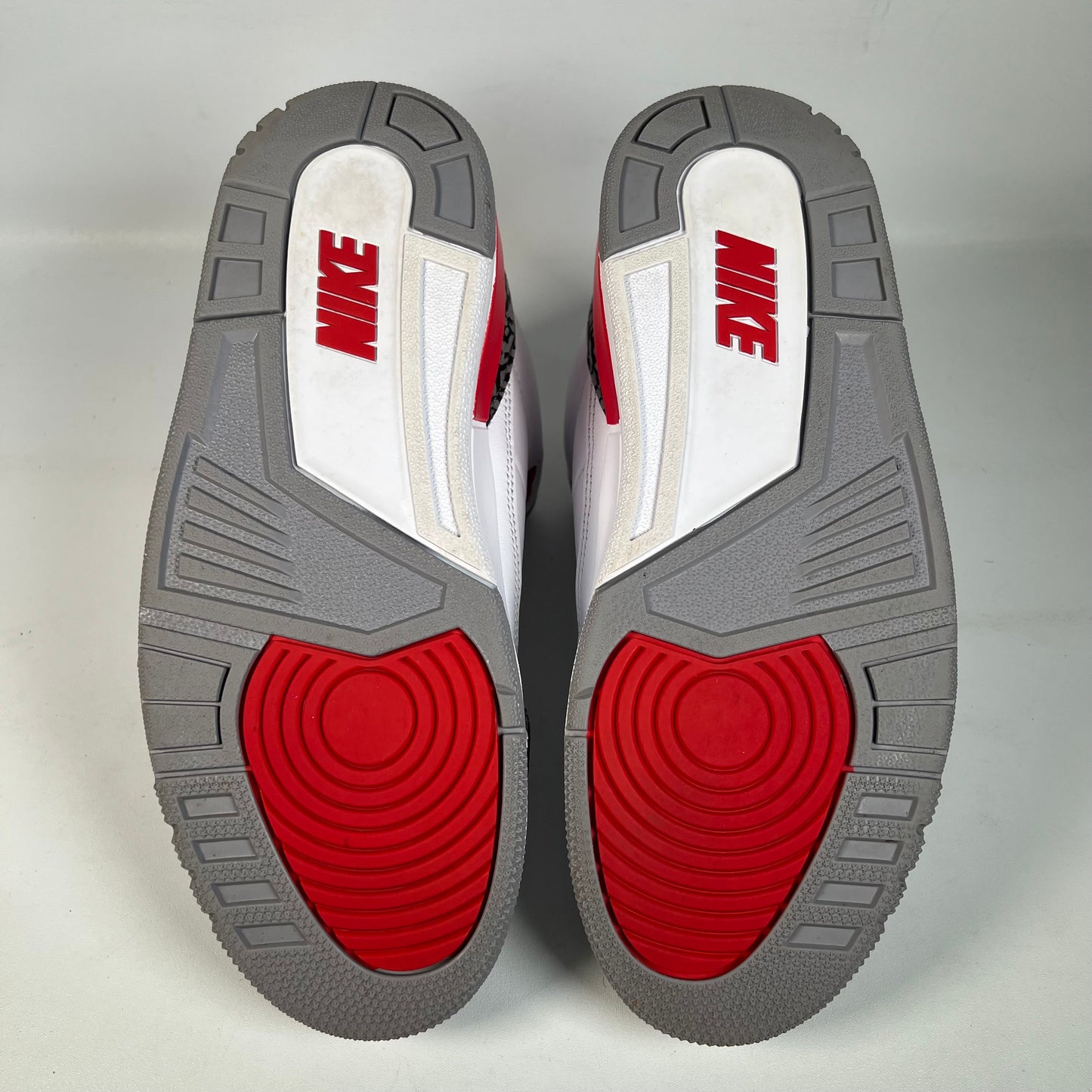 Jordan 3 Fire Red (2022) Size 8 USED s22318