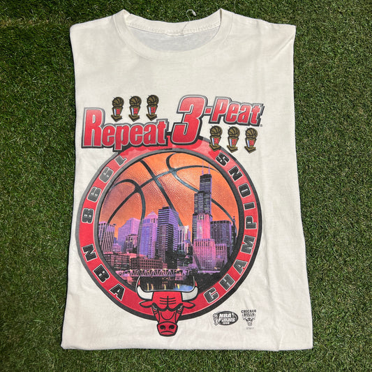 1998 Bulls "Repeat 3 Peat" Champs White Tee Size XL USED v15937