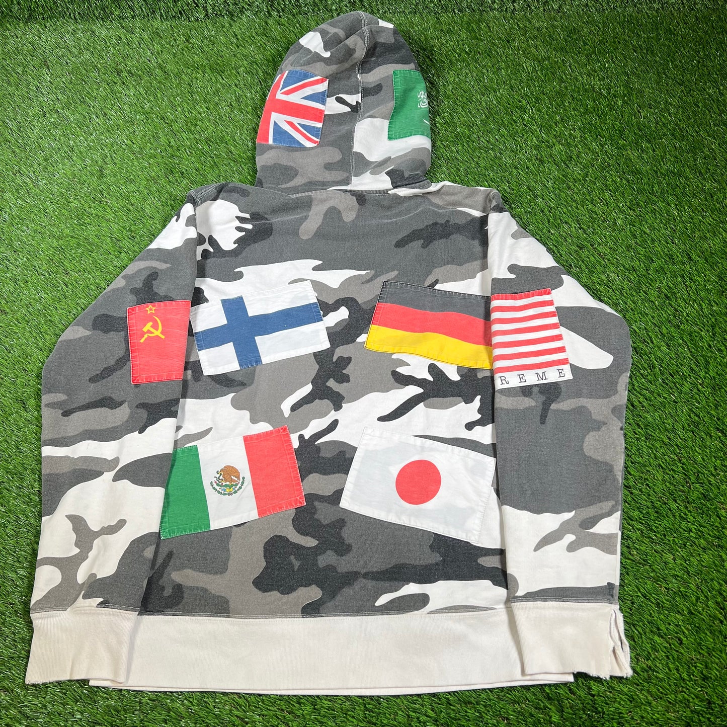 Supreme International Flags Patchwork Camo Hoodie Size Medium USED x14262