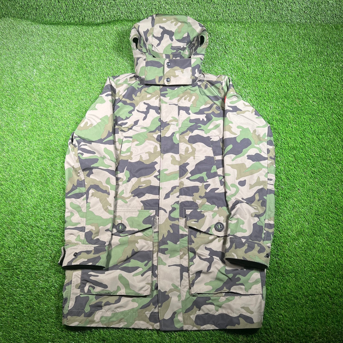 Canda Goose Camo Puffer Jacket Size Large USED x15888