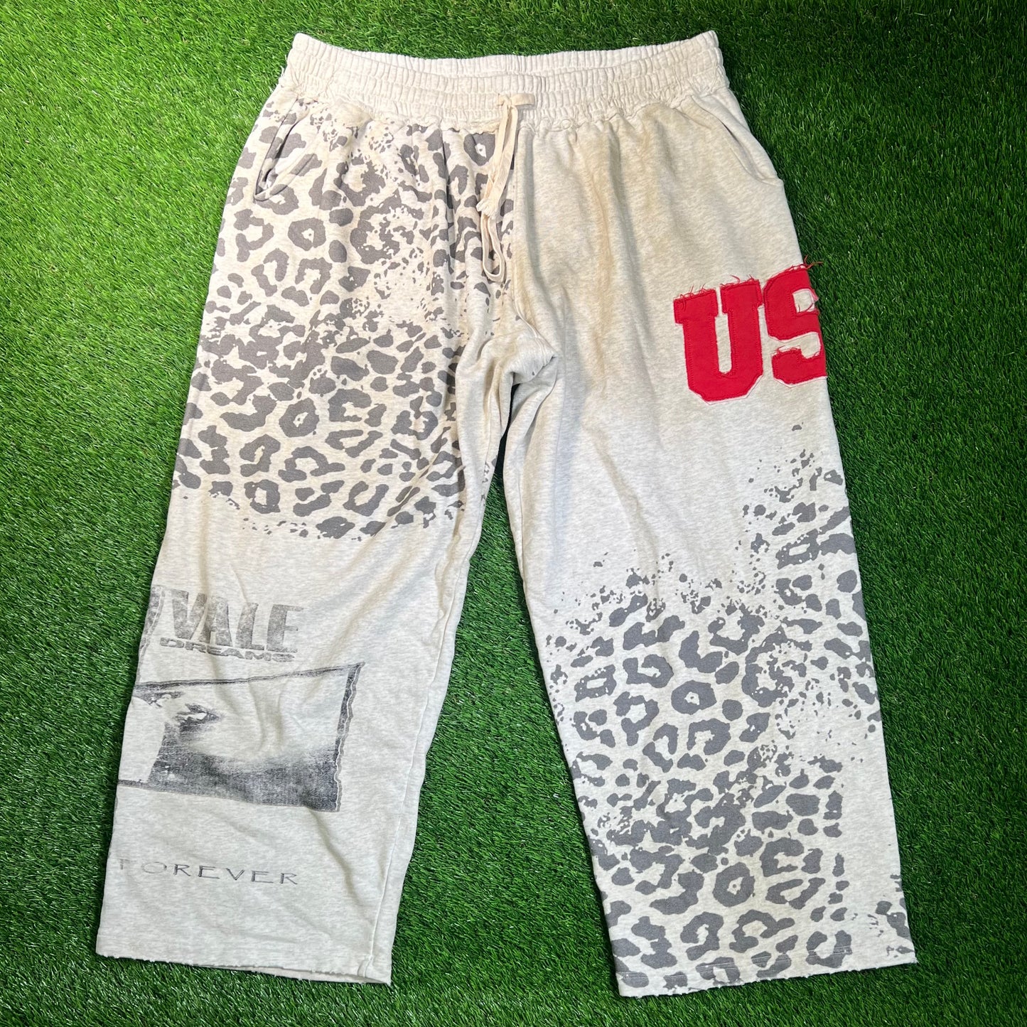 Vale Forever Valley Dreams White Cheetah Sweatpants Size XL USED x16878