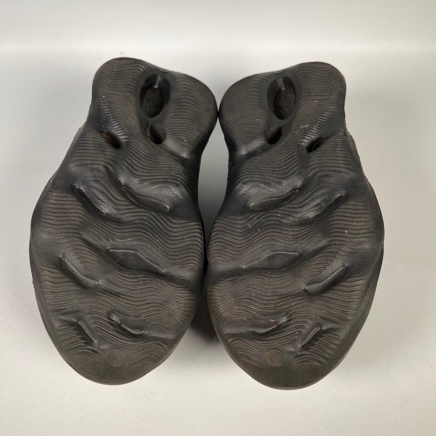 Yeezy Foam Runner Onyx (2024) Size 11k USED s18970