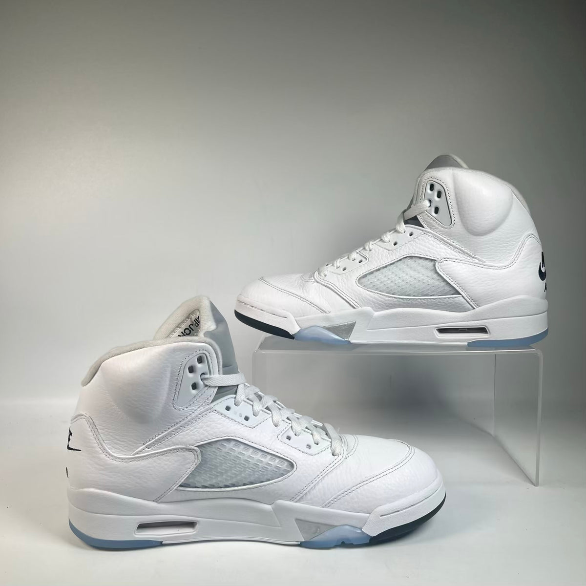 Jordan 5 White Metallic (2026) Size 9.5 USED s23625