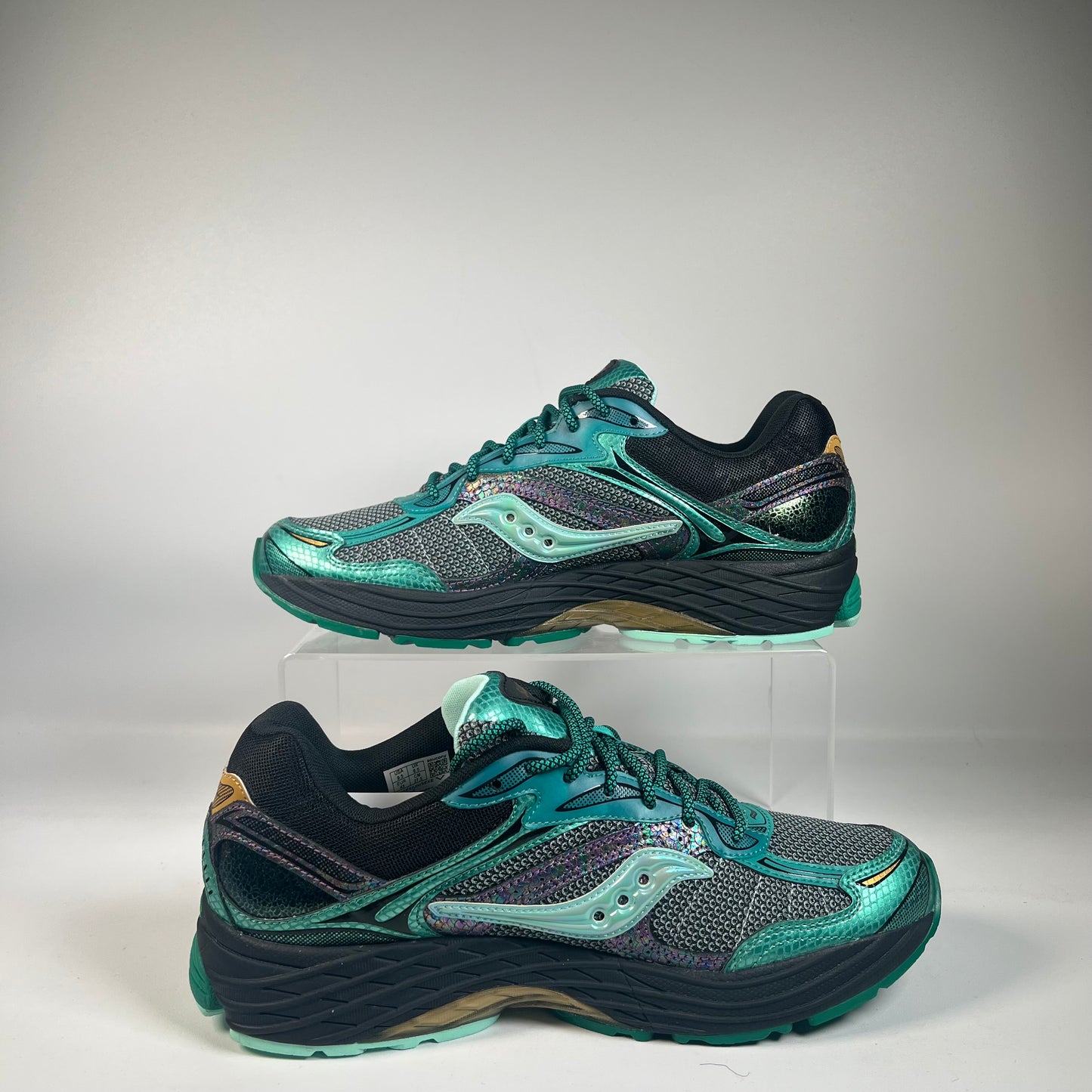 Saucony ProGrid Omni 9 Glowconstrictor Green (2025) Size 9.5 USED s22162