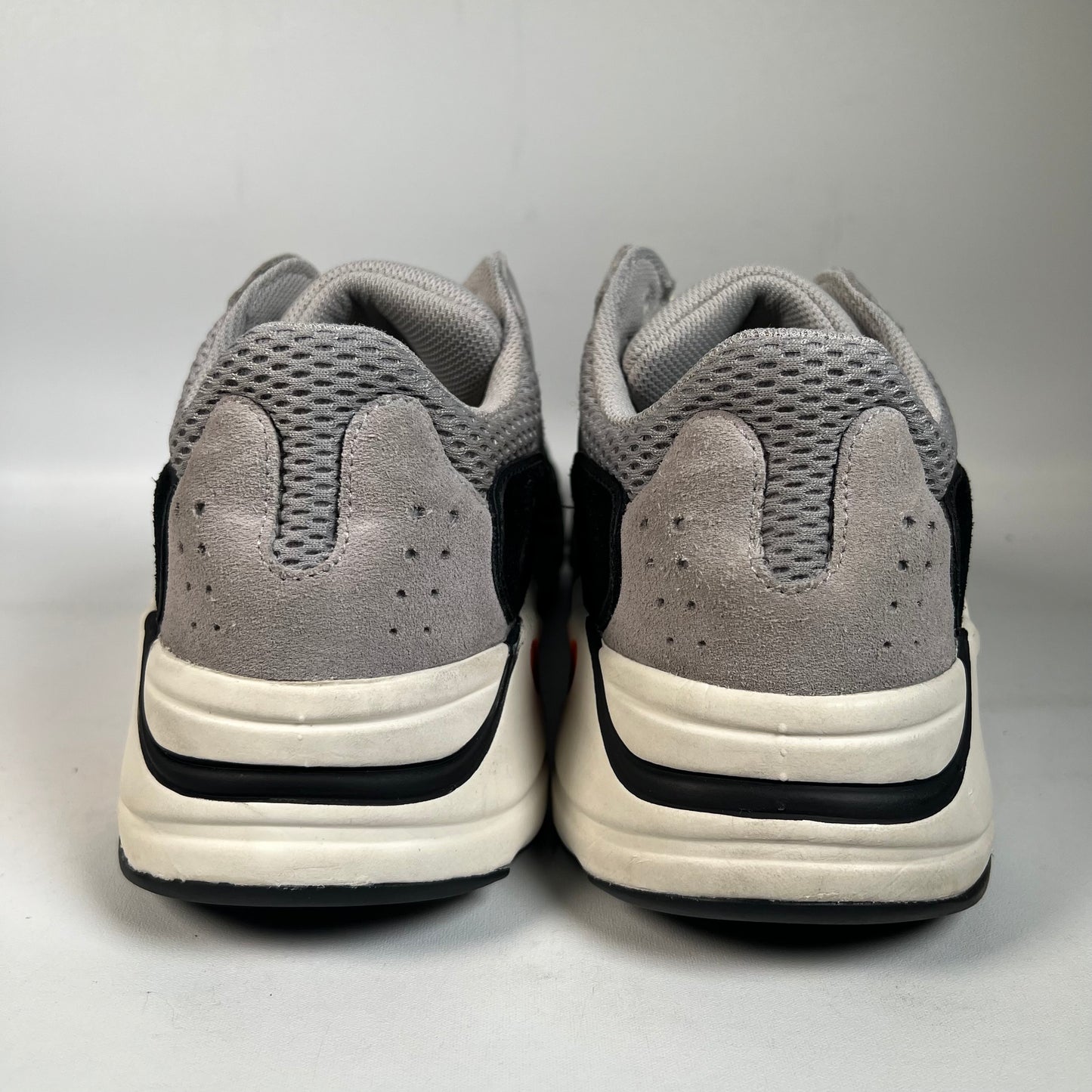 Yeezy 700 Wave Runner (2017) Size 10.5 USED s22063
