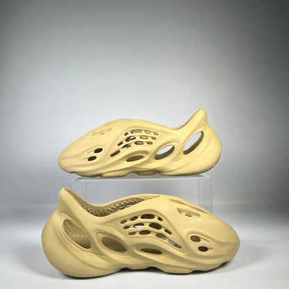 Yeezy Foam Runner Sulfur (2022) Size 10 USED s21030