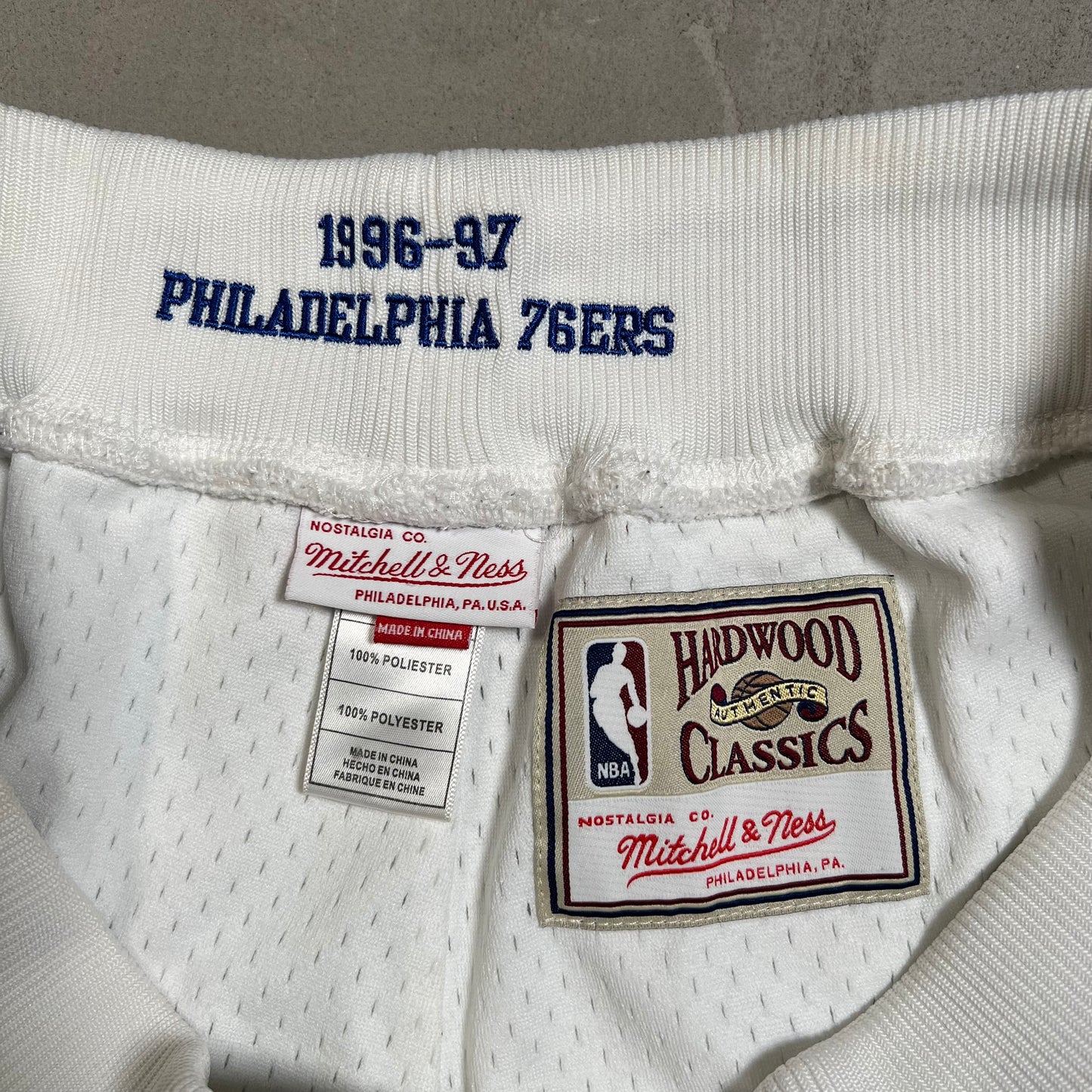 Philadelphia 76ers Mitchell & Ness White Shorts Size XL USED v19554