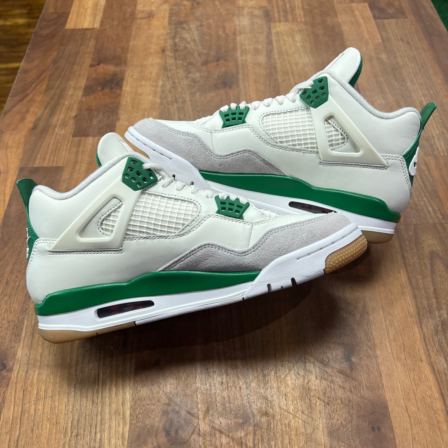 Jordan 4 SB Pine Green Size 8.5 USED S17123