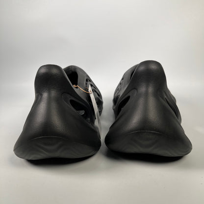 Yeezy Foam Runner Onyx (2024) Size 10 NEW s18842