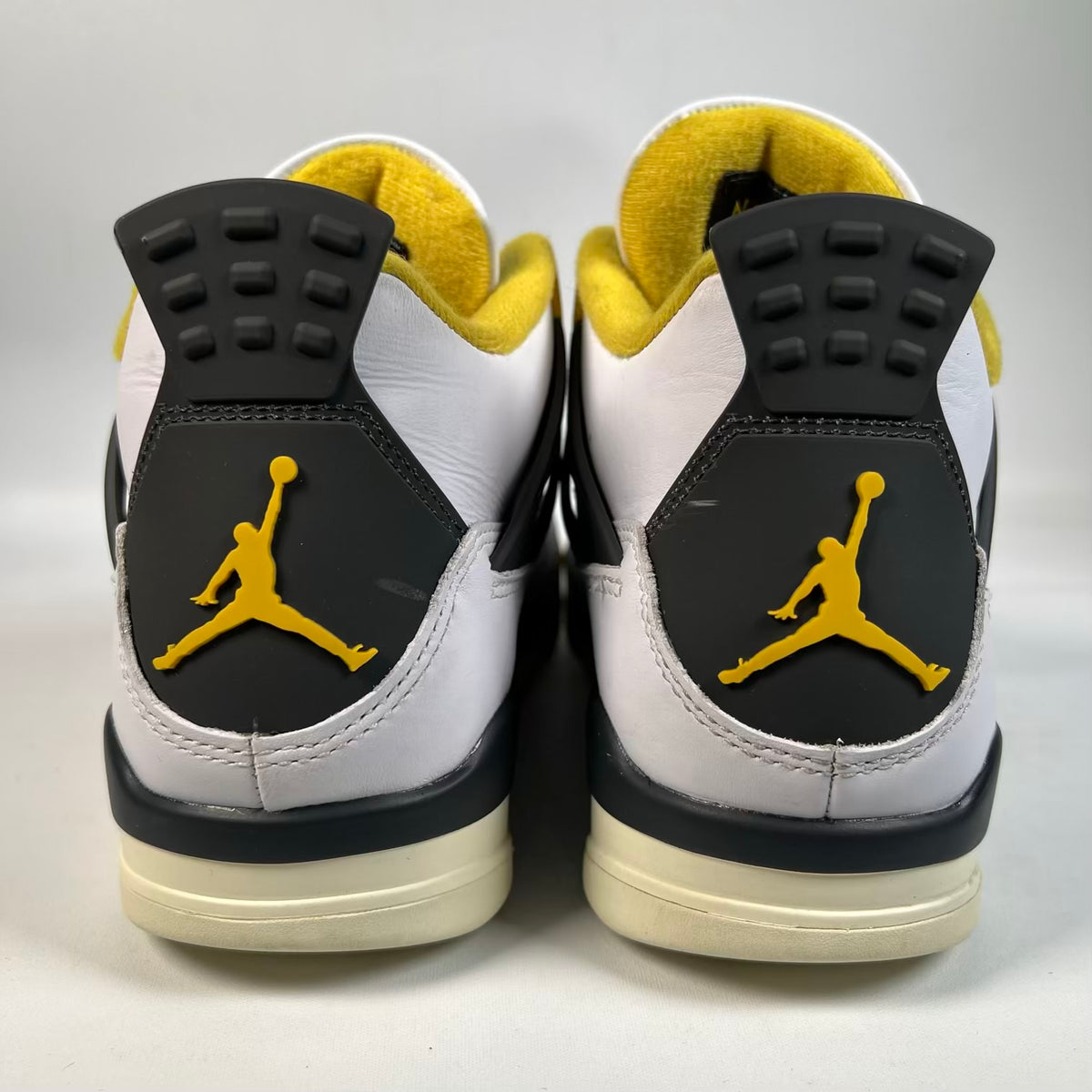 Jordan 4 Vivid Sulfur (2024) Size 7m / 8.5w USED s23504