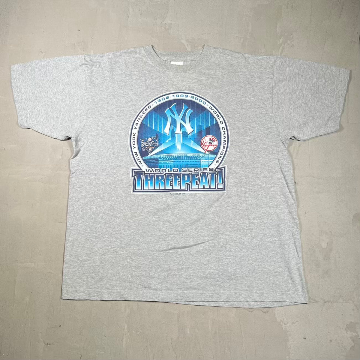 2000 New York Yankees 3Peat Grey Tee Size XL USED v20067