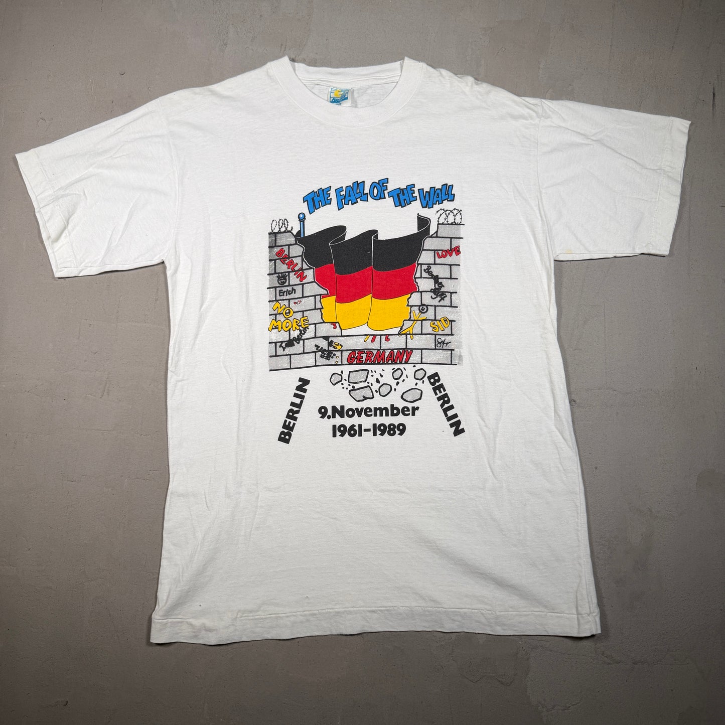 1989 "Fall of the Wall" White Berlin Wall Tee Size XL USED v16816