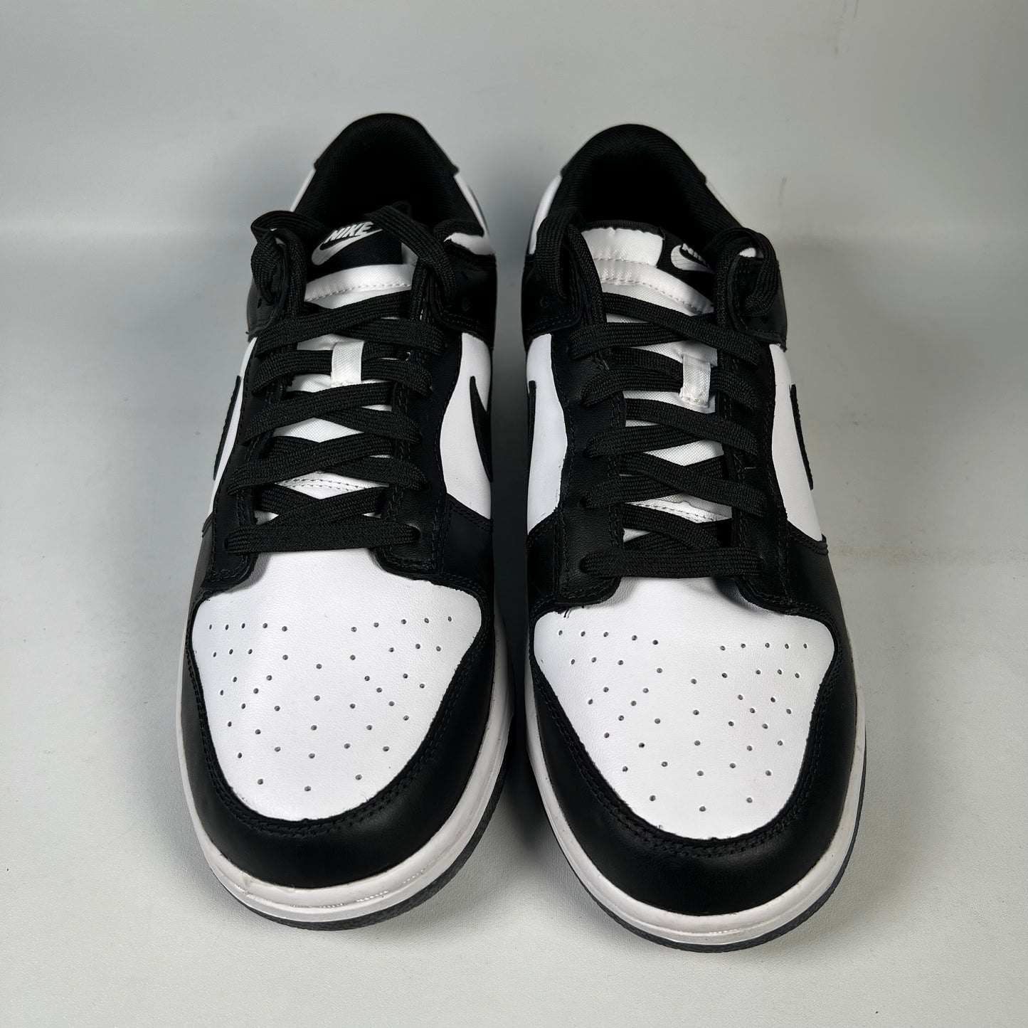 Nike dunk low panda Size 10.5M/12W NEW s12160