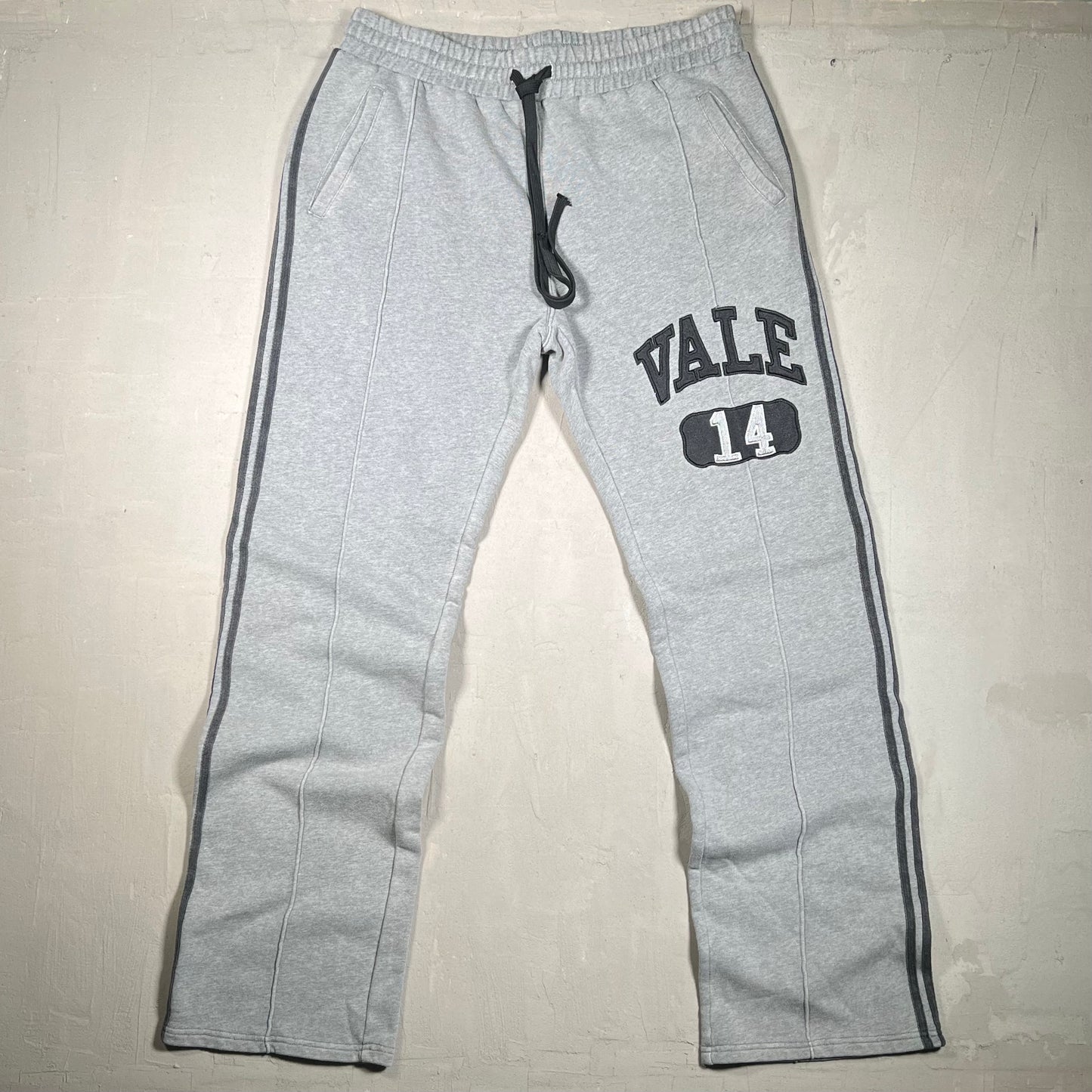 Vale "Vale 14" Grey Striped Straight Leg Sweatpants Size XL NEW x17018