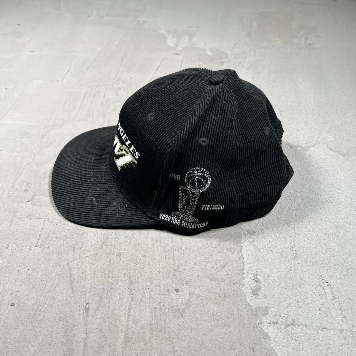 HMDD LA Lakers Blacjk Corduroy Snap Back Hat USED x18399