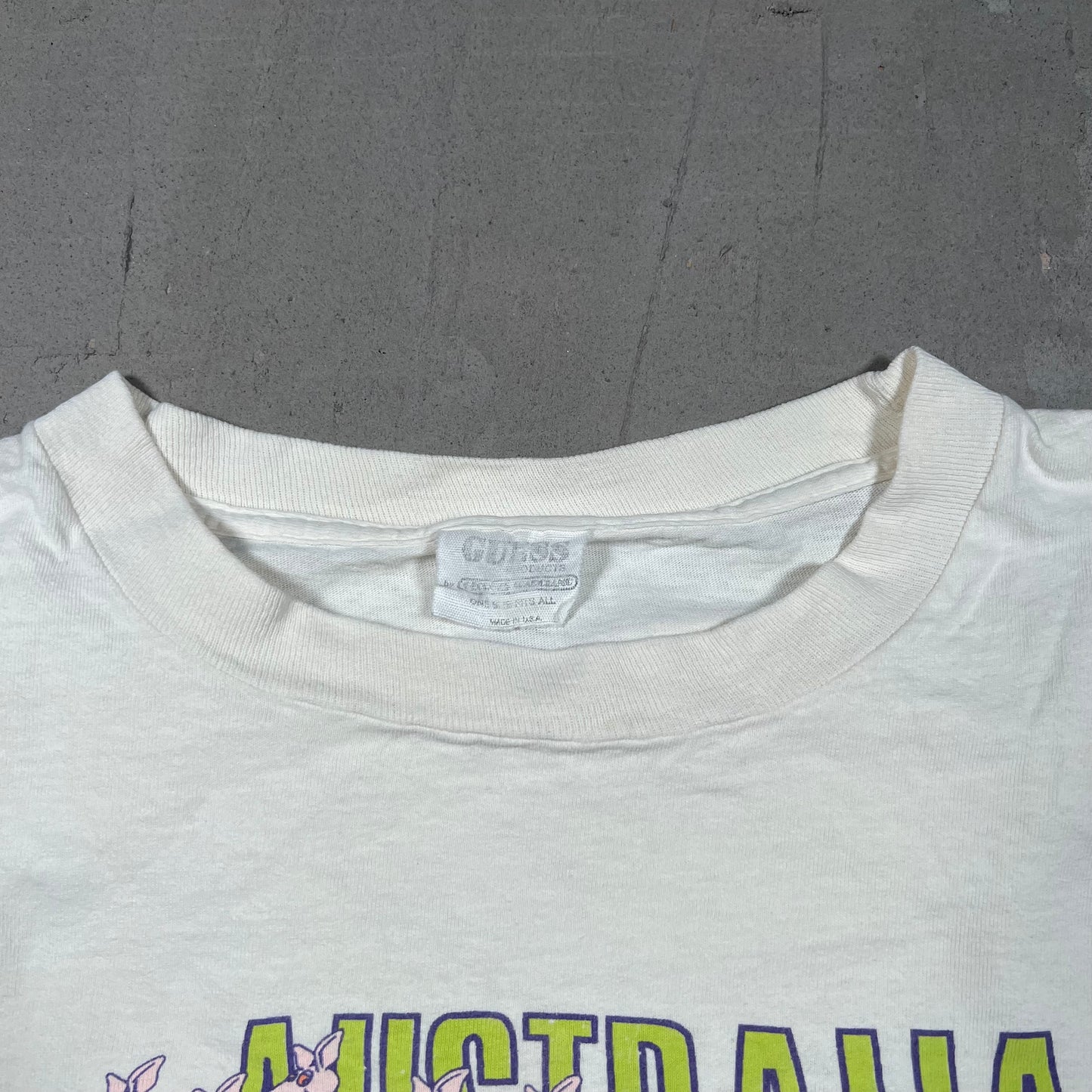 1989 Guess Australia Kangaroo Run White Tee Size Large USED v19178