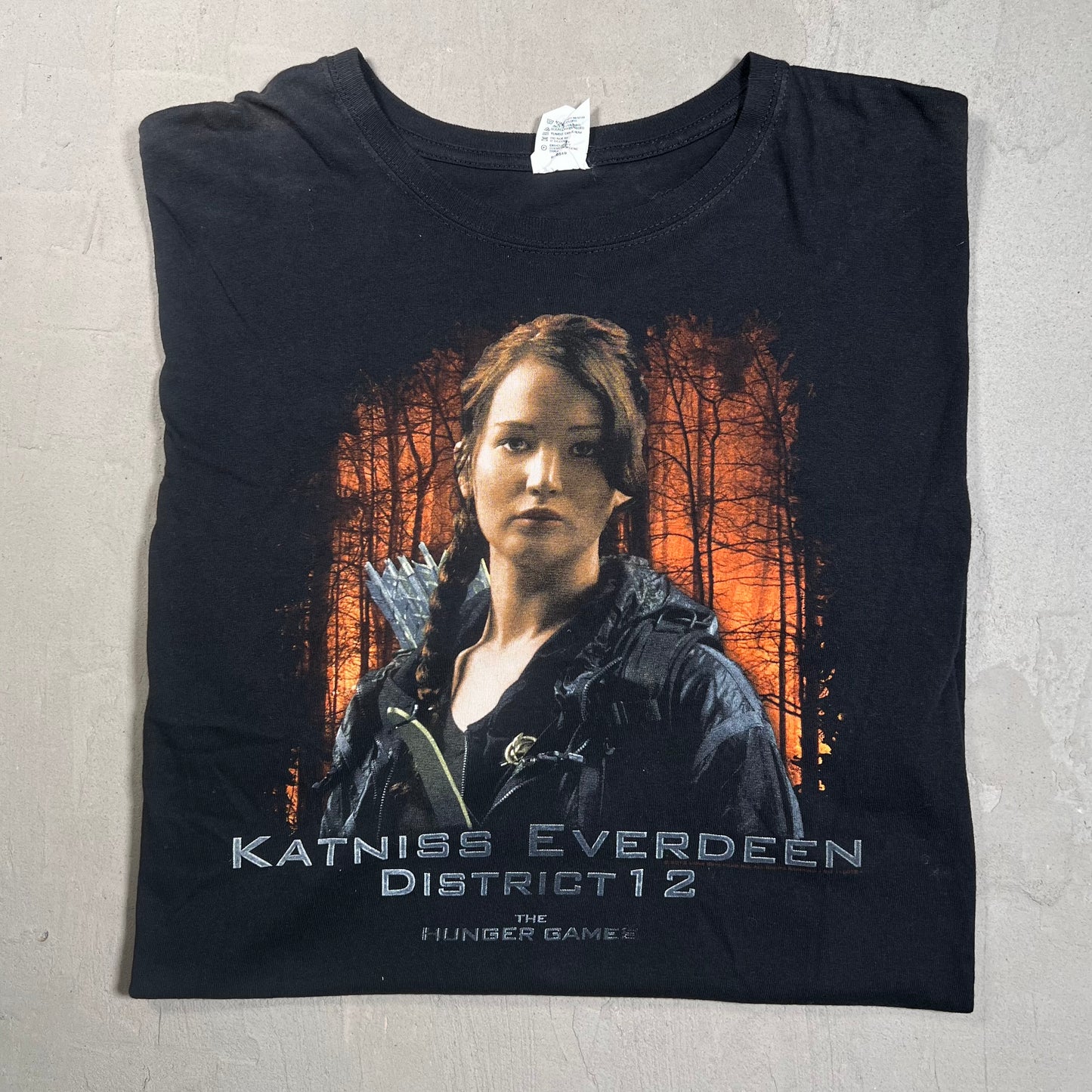 Katnis Everdeen HUnger Games Tee Size XL USED v6135