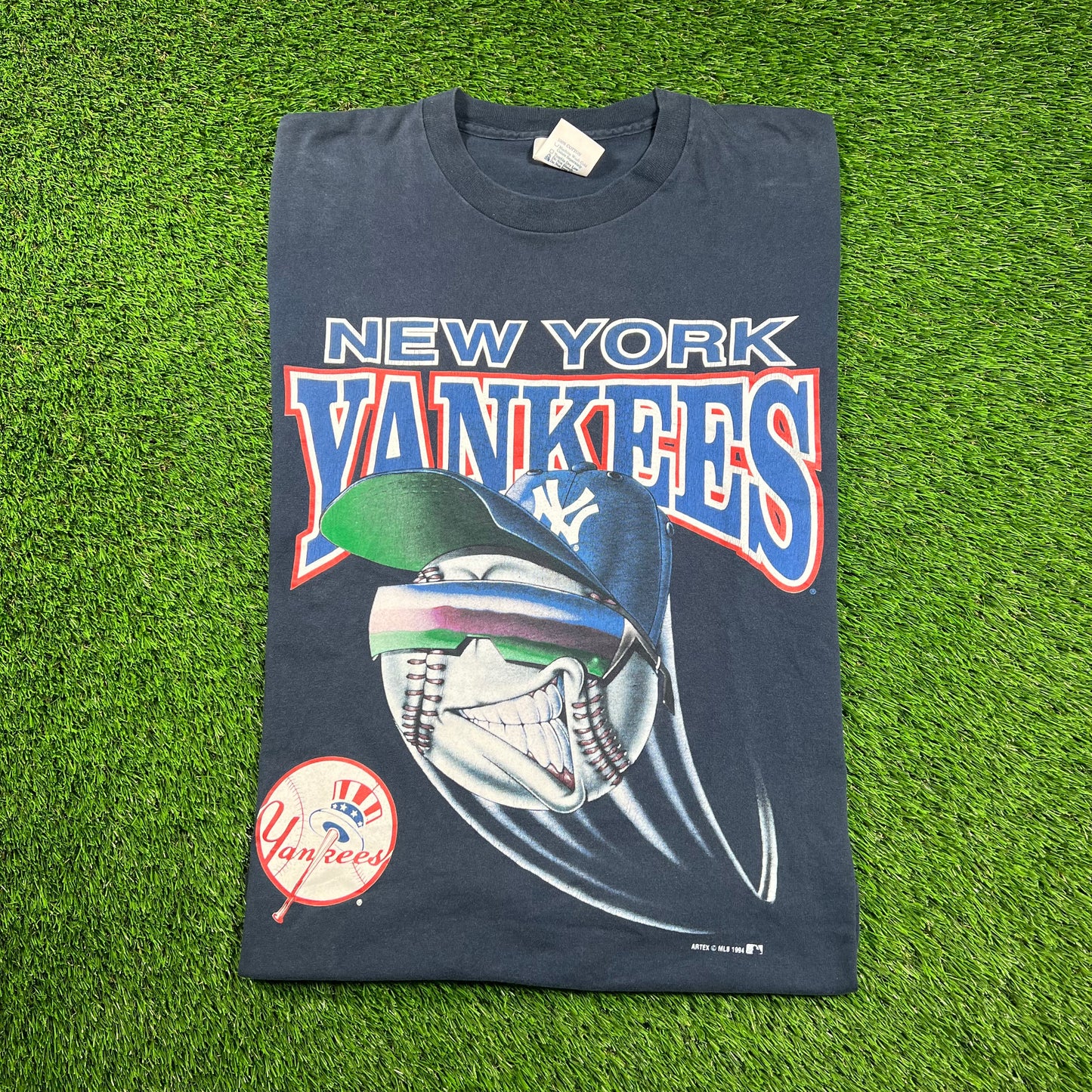 1994 New York Yankees Navy Cartoon Fastball Tee Size Large USED v18368