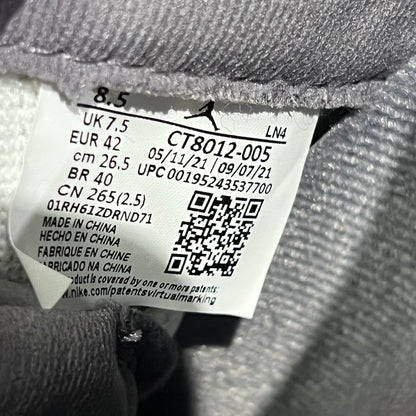 Jordan 11 Cool Grey (2021) Size 8.5 USED s20695