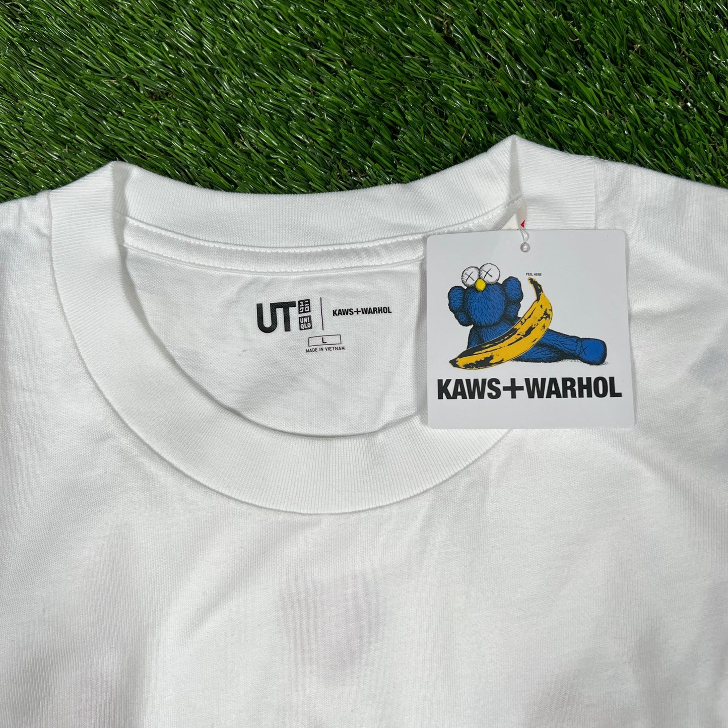 Kaws Uniqlo Warhol Pink Bunny White Tee Size Large NEW x14618